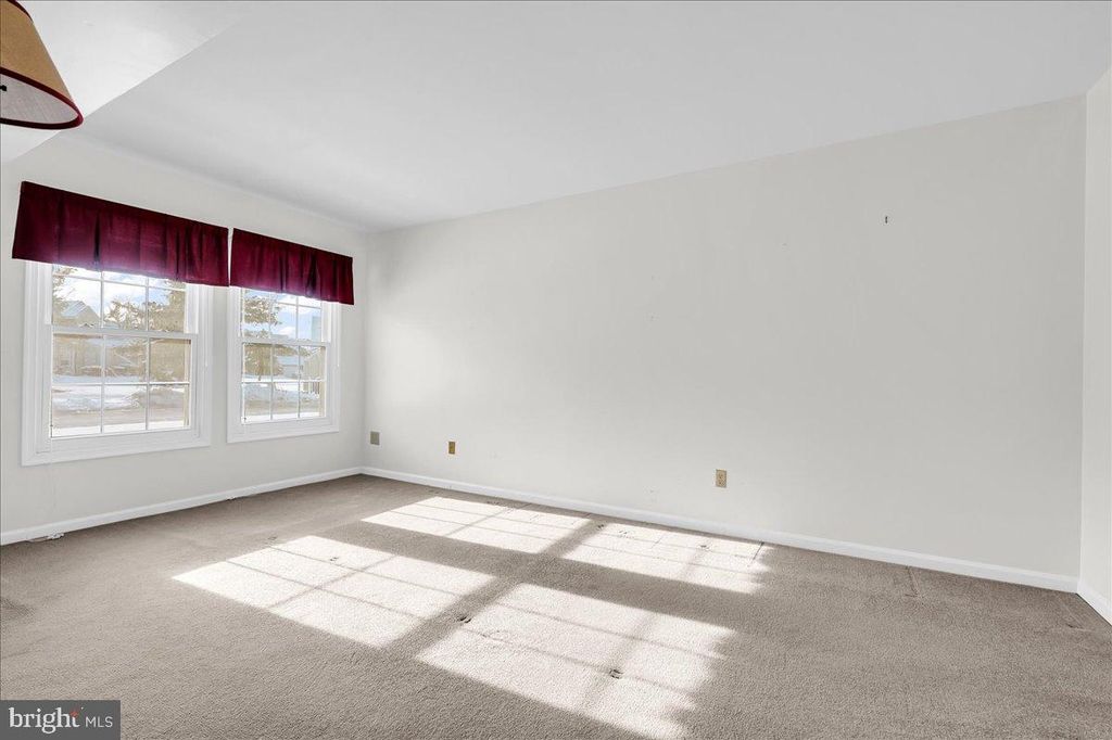 Image 14 of property listing at 65 STANDIFORD CT, Wilmington, DE 19804