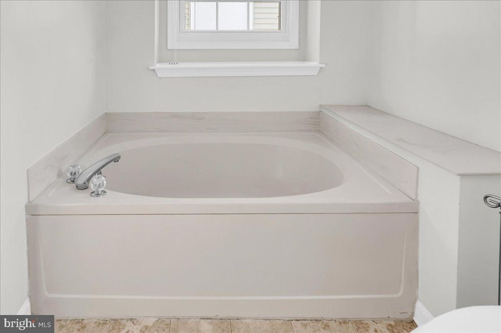 Image 19 of property listing at 65 STANDIFORD CT, Wilmington, DE 19804