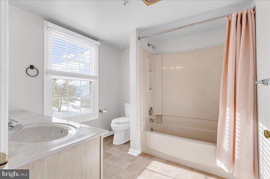 Image 25 of property listing at 65 STANDIFORD CT, Wilmington, DE 19804