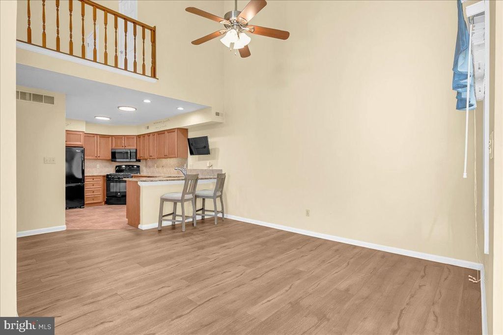 Image 7 of property listing at 65 STANDIFORD CT, Wilmington, DE 19804