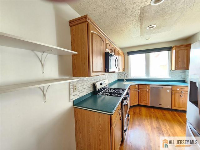 254 Sayre Drive, Plainsboro, NJ 08540