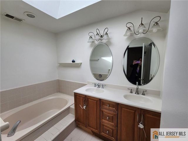 254 Sayre Drive, Plainsboro, NJ 08540