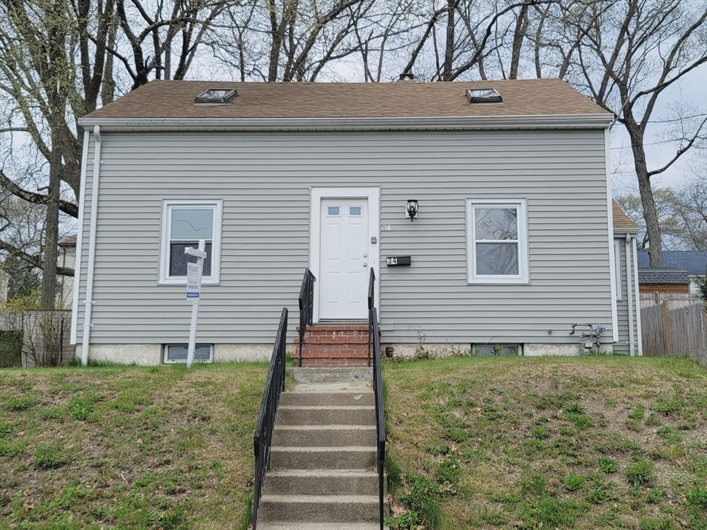 34 Hallron St, Boston, MA 02136