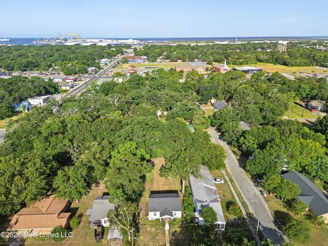 1915 9th Street, Pascagoula, MS 39567