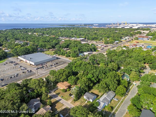 1915 9th Street, Pascagoula, MS 39567