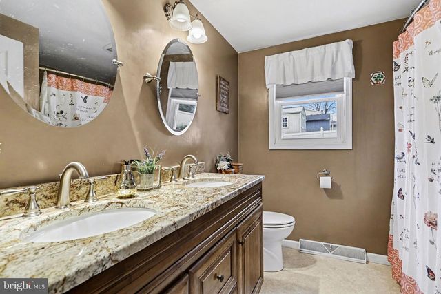 205 TEILA DR, Dallastown, PA 17313