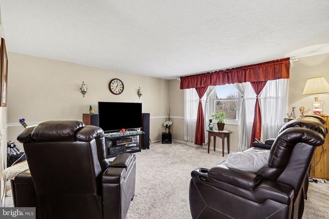 205 TEILA DR, Dallastown, PA 17313