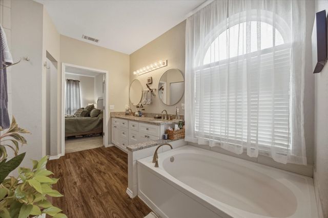 322 Sweet Leaf Lane, Lake Dallas, TX 75065