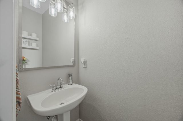 322 Sweet Leaf Lane, Lake Dallas, TX 75065