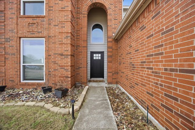 322 Sweet Leaf Lane, Lake Dallas, TX 75065