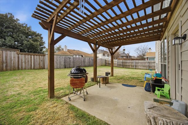322 Sweet Leaf Lane, Lake Dallas, TX 75065
