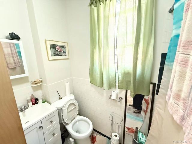 3935 Barnes Avenue, Bronx, NY 10466