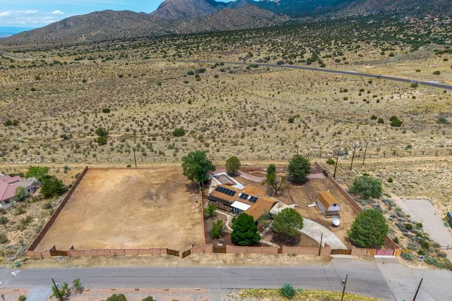 12519 ELENA Drive NE, Albuquerque, NM 87122