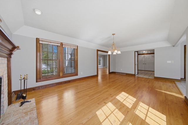 15 Blue Sky Dr, Westfield, MA 01085