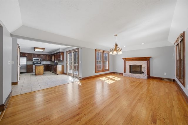 15 Blue Sky Dr, Westfield, MA 01085