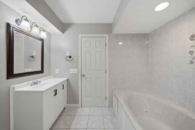 15 Blue Sky Dr, Westfield, MA 01085