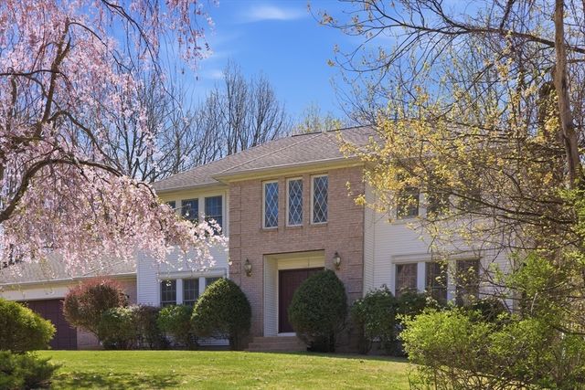 15 Blue Sky Dr, Westfield, MA 01085
