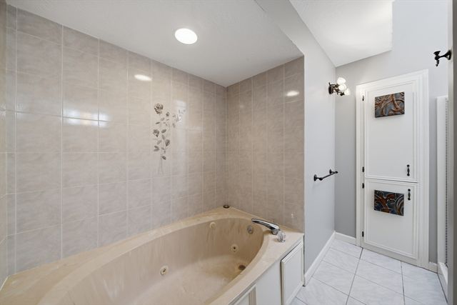 15 Blue Sky Dr, Westfield, MA 01085