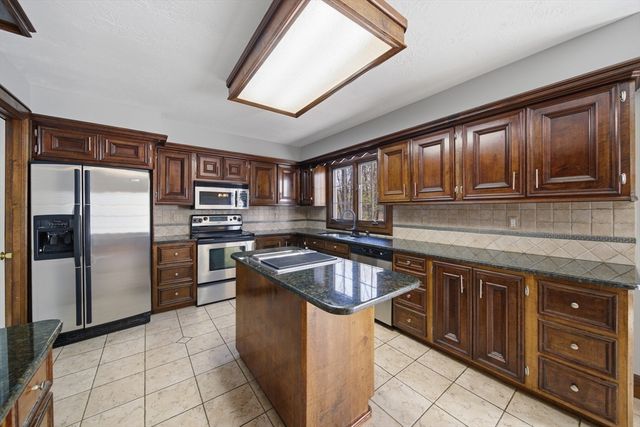 15 Blue Sky Dr, Westfield, MA 01085
