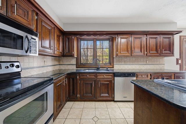15 Blue Sky Dr, Westfield, MA 01085