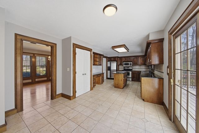 15 Blue Sky Dr, Westfield, MA 01085