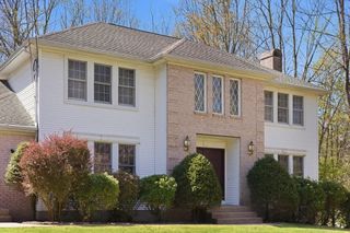 15 Blue Sky Dr, Westfield, MA 01085