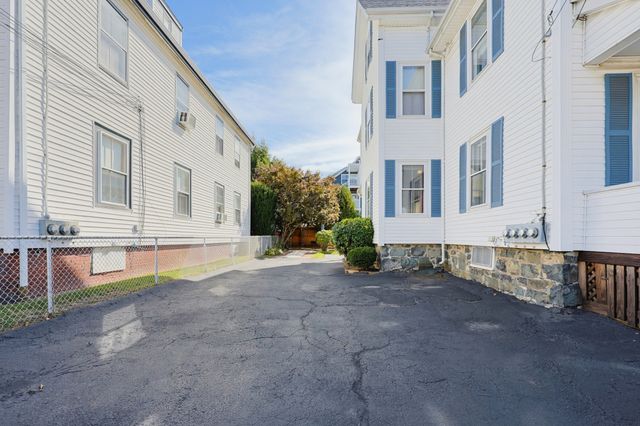 16 Kearney St, Malden, MA 02148
