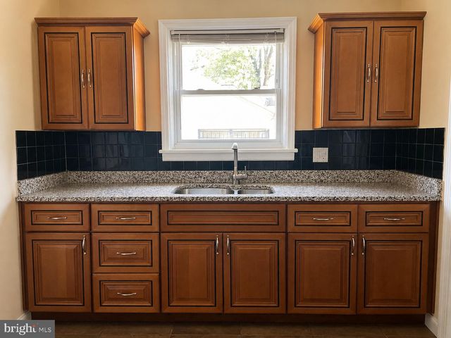 1142 ROLLESTON ST, Harrisburg, PA 17104