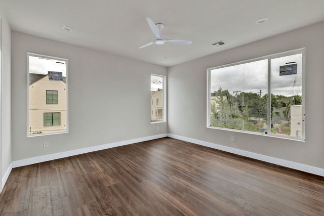 1319 Madrigal Parkway, Dallas, TX 75206