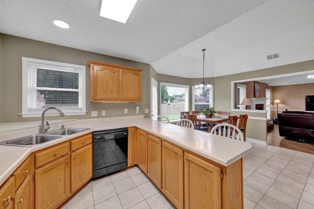 6516 STONE LAKE DR, Bartlett, TN 38135