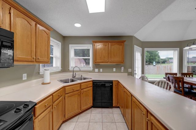 6516 STONE LAKE DR, Bartlett, TN 38135