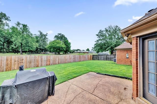 6516 STONE LAKE DR, Bartlett, TN 38135