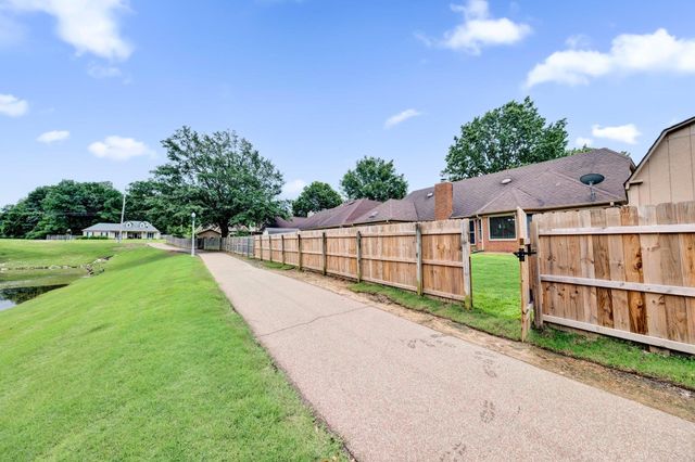 6516 STONE LAKE DR, Bartlett, TN 38135