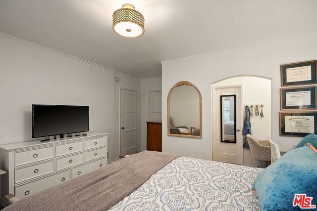 1042 Hi Point Street, Los Angeles, CA 90035
