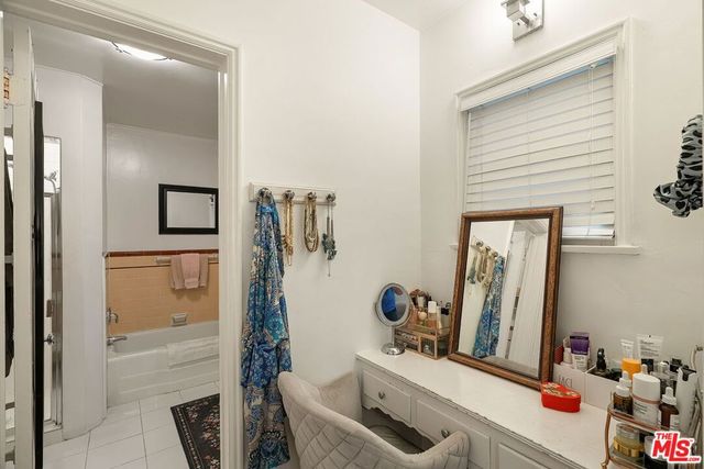 1042 Hi Point Street, Los Angeles, CA 90035