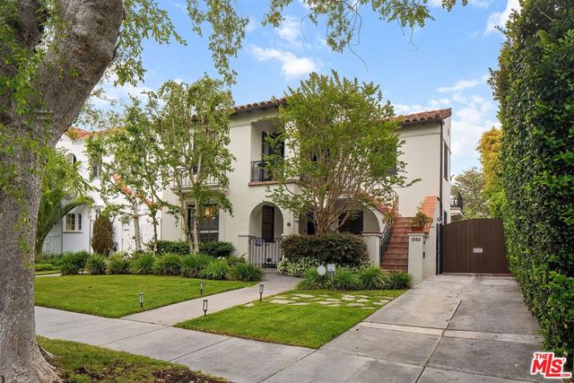 1042 Hi Point Street, Los Angeles, CA 90035
