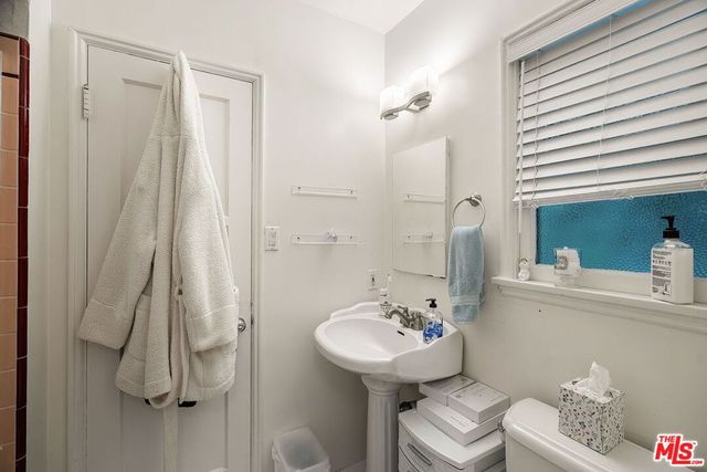 1042 Hi Point Street, Los Angeles, CA 90035