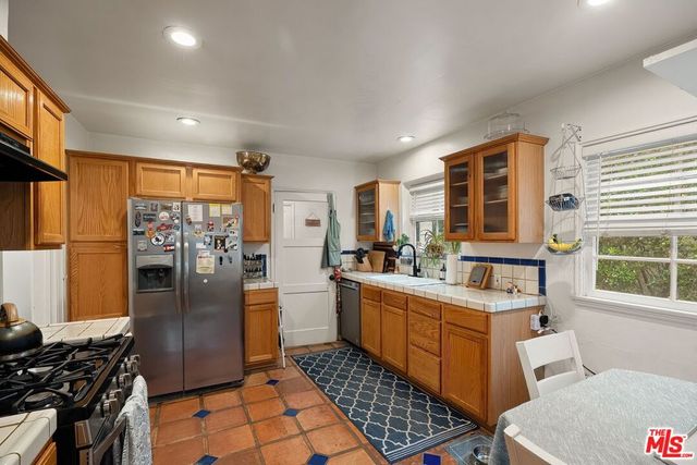 1042 Hi Point Street, Los Angeles, CA 90035