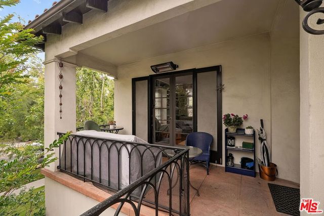 1042 Hi Point Street, Los Angeles, CA 90035