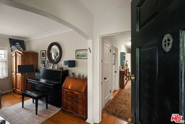 1042 Hi Point Street, Los Angeles, CA 90035