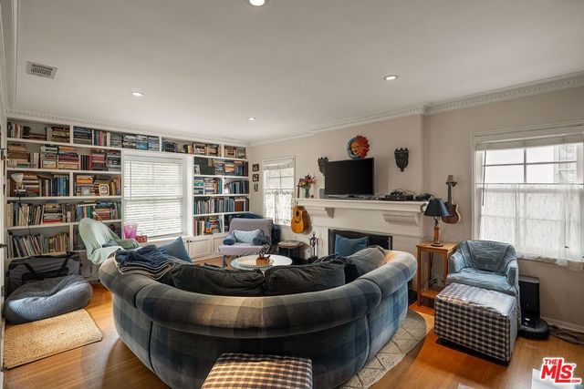 1042 Hi Point Street, Los Angeles, CA 90035