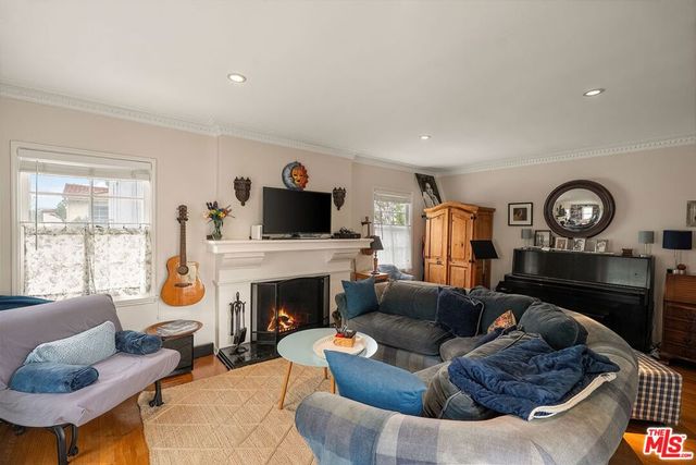 1042 Hi Point Street, Los Angeles, CA 90035