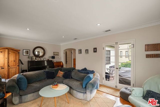 1042 Hi Point Street, Los Angeles, CA 90035