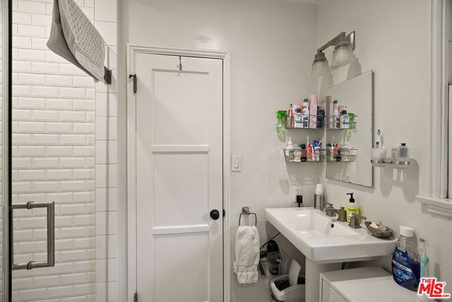 1042 Hi Point Street, Los Angeles, CA 90035