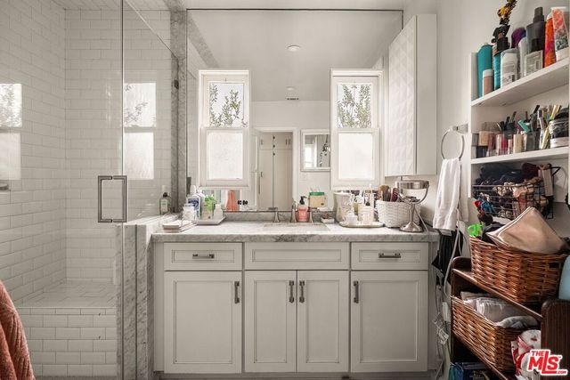 1042 Hi Point Street, Los Angeles, CA 90035