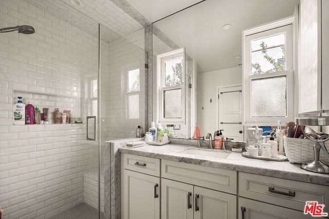 1042 Hi Point Street, Los Angeles, CA 90035
