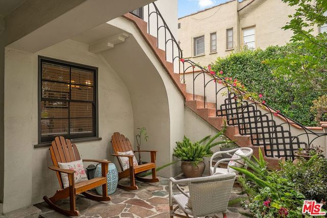 1042 Hi Point Street, Los Angeles, CA 90035