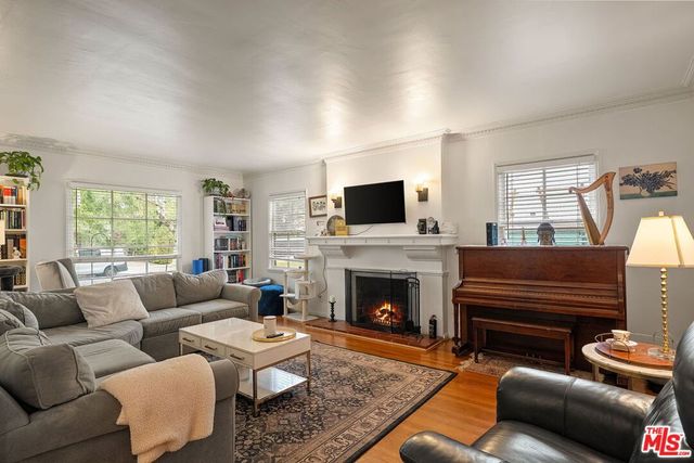 1042 Hi Point Street, Los Angeles, CA 90035