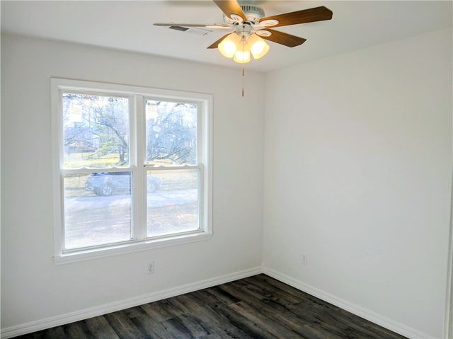 100 W 7th Street, Green Forest, AR 72638