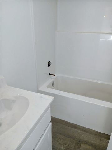 100 W 7th Street, Green Forest, AR 72638